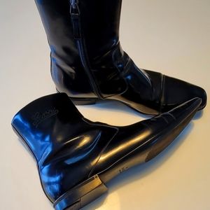 Gucci boots black zip up. size 8.5